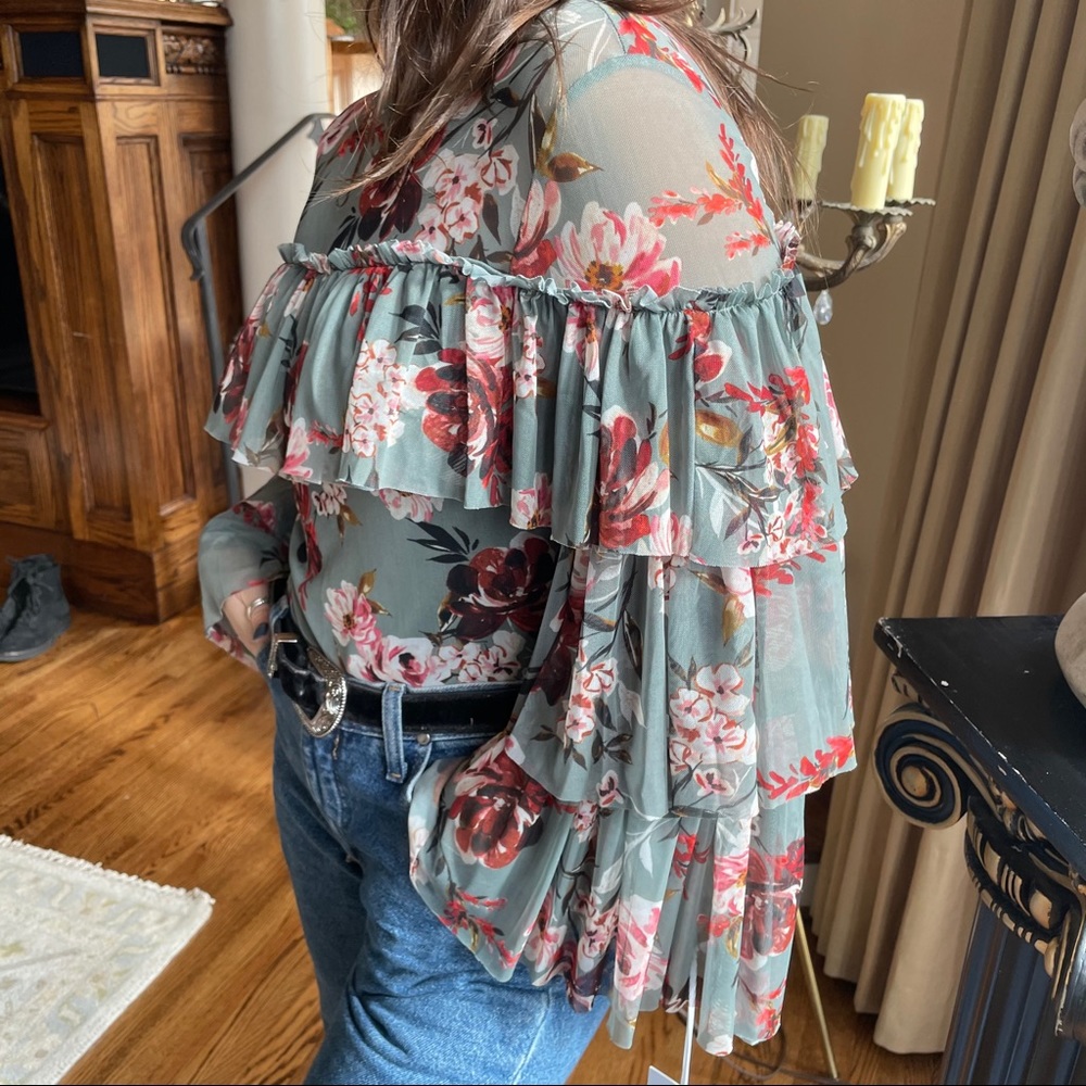 Amanda Uprichard Lowery Ruffle Floral Bodysuit M - Picture 10 of 10